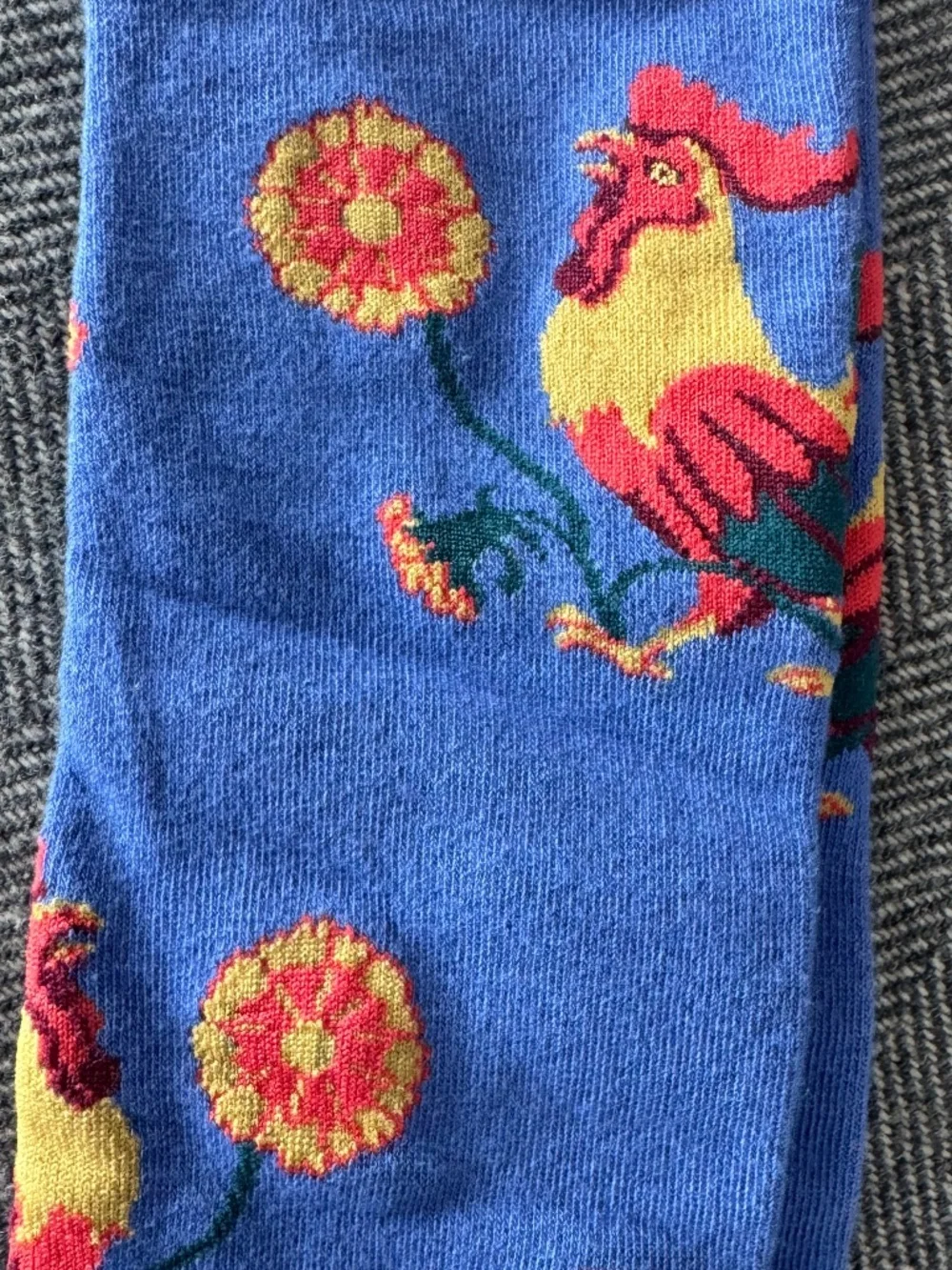 NWT, SOCK IT TO ME KNEE HIGH SOCKS, IN DARLING RISE AND SHINE PATTERN